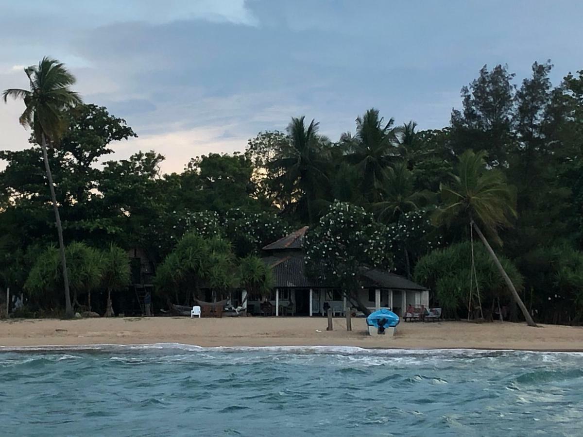 Moon Isle Beach Bungalow Nilaveli Exterior foto